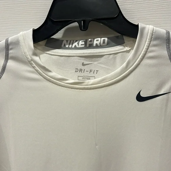 Nike Pro Men’s DriFit fitted athletic jersey. Size L - Picture 2 of 9